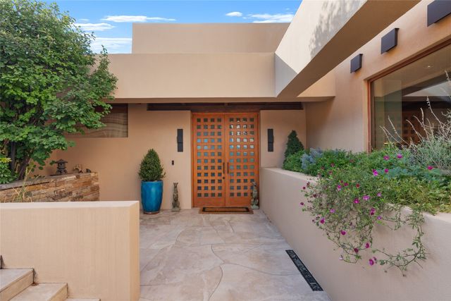 1056 Sierra Del Norte, Santa Fe, NM 87501