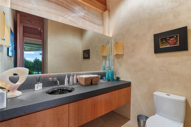 1056 Sierra Del Norte, Santa Fe, NM 87501