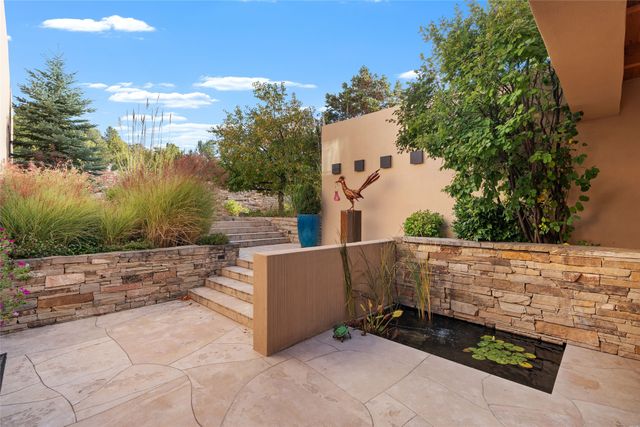 1056 Sierra Del Norte, Santa Fe, NM 87501