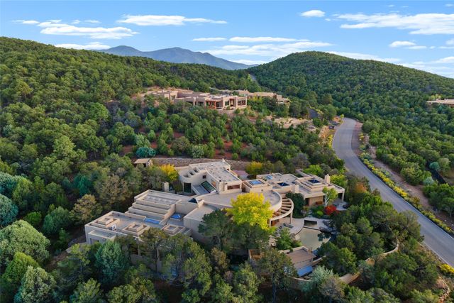 1056 Sierra Del Norte, Santa Fe, NM 87501
