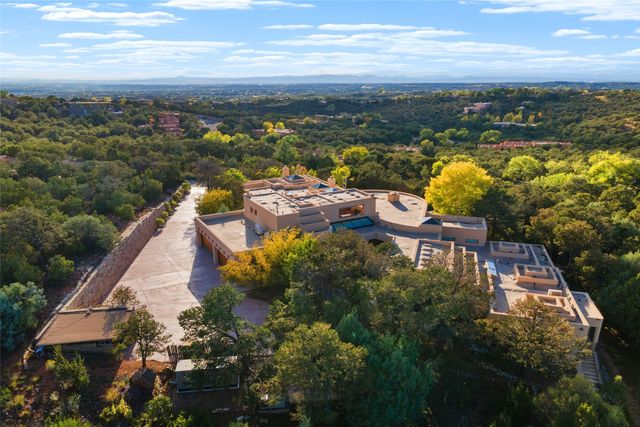 1056 Sierra Del Norte, Santa Fe, NM 87501