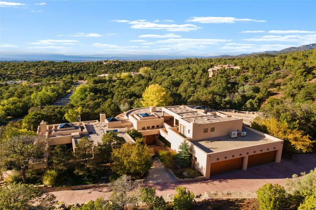 1056 Sierra Del Norte, Santa Fe, NM 87501