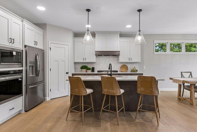7158 Agate Trail, Inver Grove Heights, MN 55077