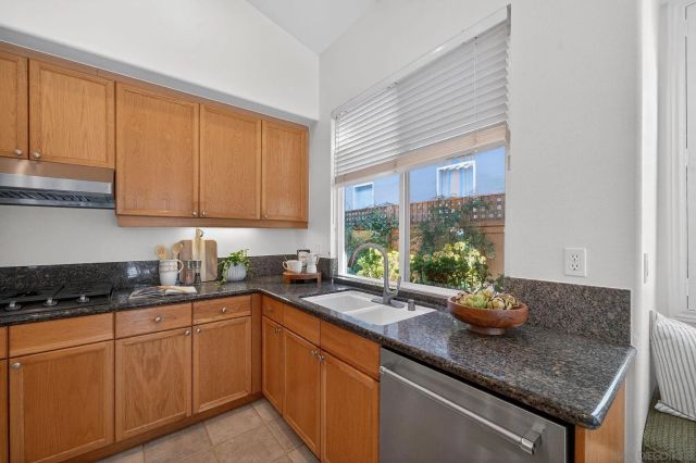5017 Ruette De Mer, San Diego, CA 92130