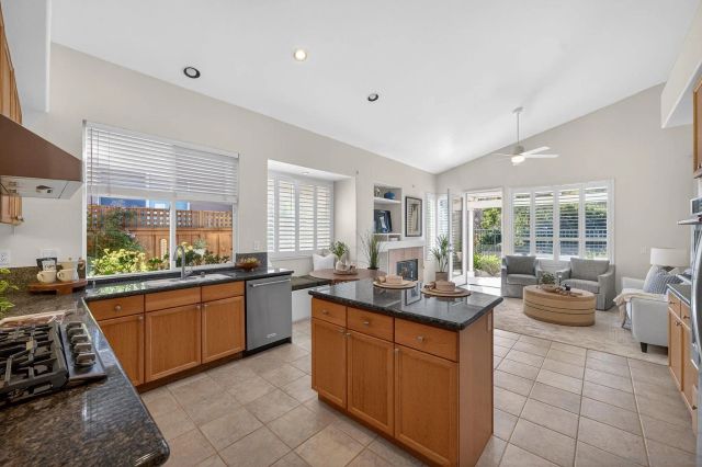 5017 Ruette De Mer, San Diego, CA 92130