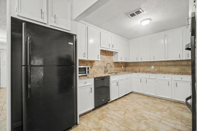 2121 Hickory Lane, Pasadena, TX 77502