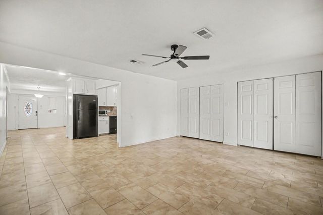 2121 Hickory Lane, Pasadena, TX 77502