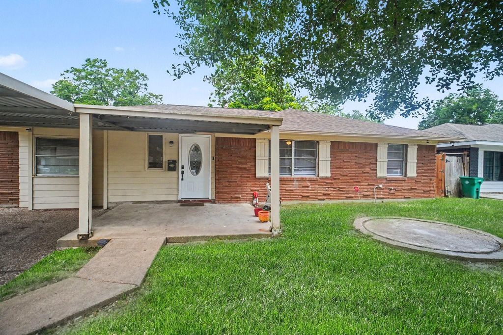2121 Hickory Lane, Pasadena, TX 77502