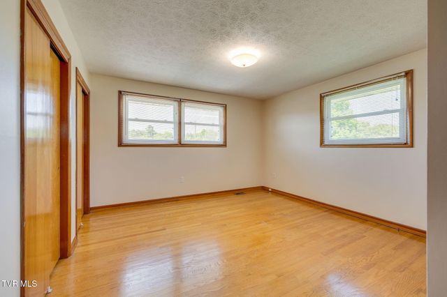 1029 Spring Valley Drive, Kingsport, TN 37660