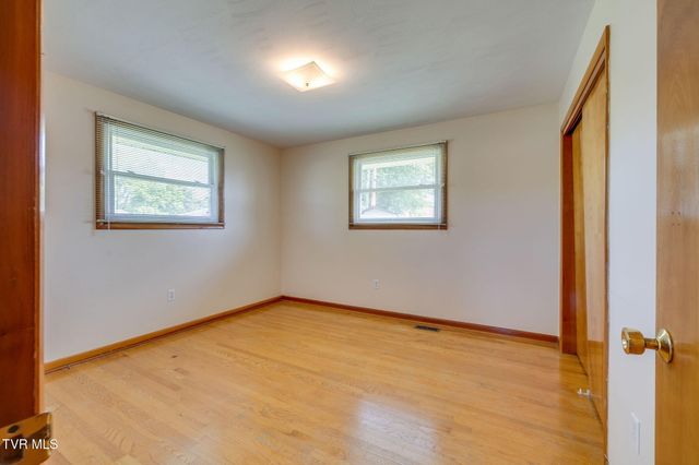 1029 Spring Valley Drive, Kingsport, TN 37660