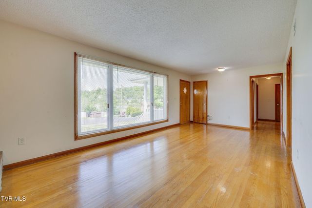 1029 Spring Valley Drive, Kingsport, TN 37660