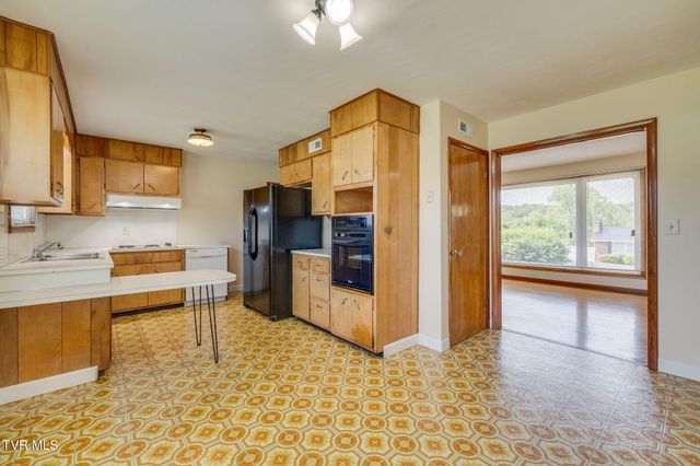 1029 Spring Valley Drive, Kingsport, TN 37660