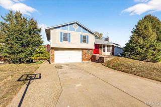 1064 Apricot Drive, St Charles, MO 63301