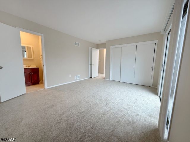 58 Kensington Ct 58, Washington Twp., NJ 07840
