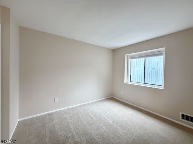 58 Kensington Ct 58, Washington Twp., NJ 07840