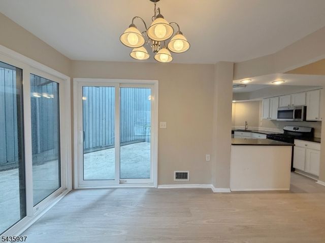 58 Kensington Ct 58, Washington Twp., NJ 07840