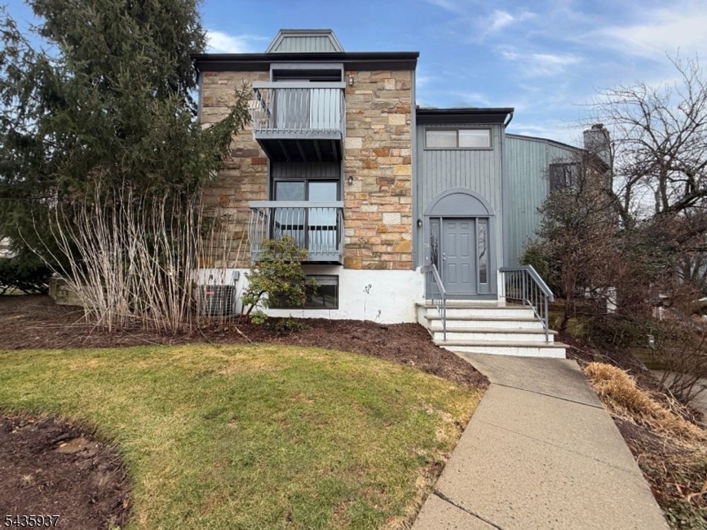 58 Kensington Ct 58, Washington Twp., NJ 07840
