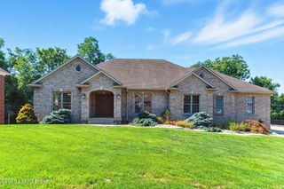 7904 Cresthaven Dr, Louisville, KY 40228