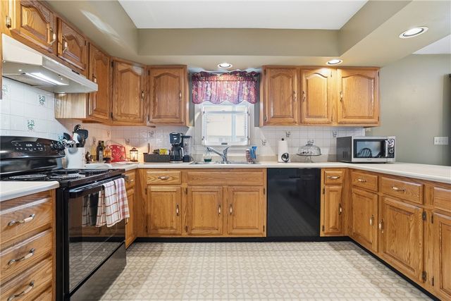 202 Holyoke Rd, Center Twp, PA 16001