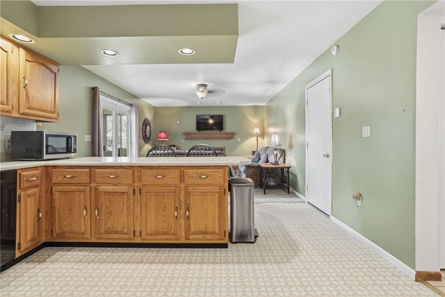 202 Holyoke Rd, Center Twp, PA 16001