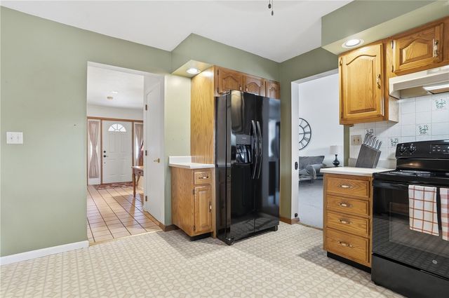 202 Holyoke Rd, Center Twp, PA 16001