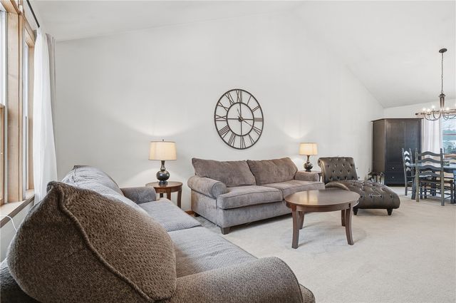 202 Holyoke Rd, Center Twp, PA 16001