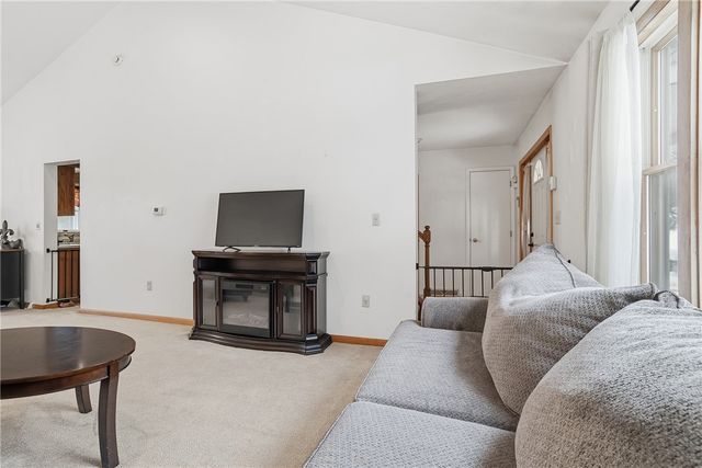 202 Holyoke Rd, Center Twp, PA 16001