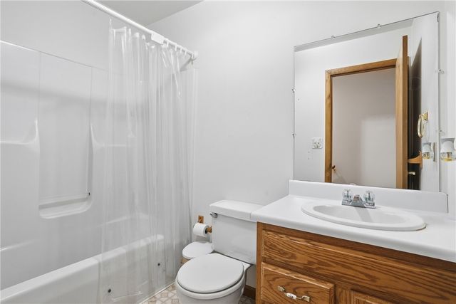 202 Holyoke Rd, Center Twp, PA 16001