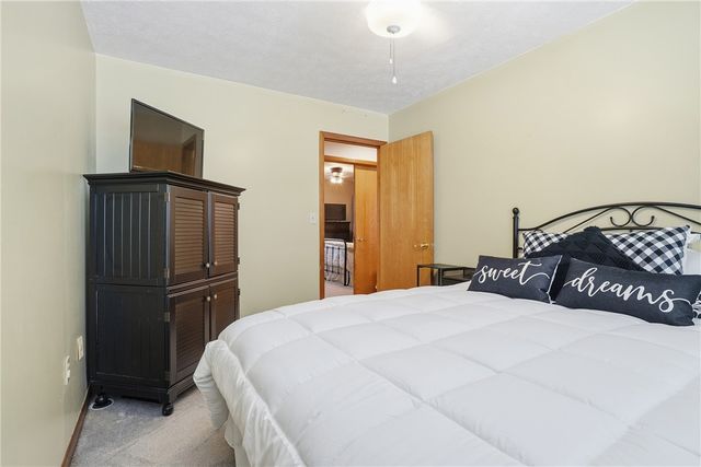 202 Holyoke Rd, Center Twp, PA 16001