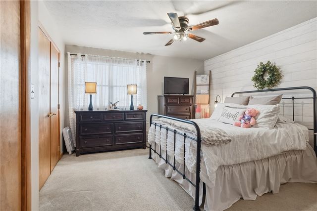 202 Holyoke Rd, Center Twp, PA 16001