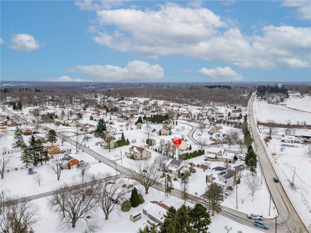 202 Holyoke Rd, Center Twp, PA 16001