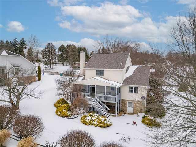 202 Holyoke Rd, Center Twp, PA 16001