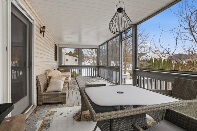 202 Holyoke Rd, Center Twp, PA 16001