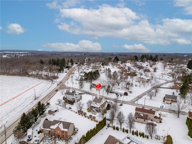 202 Holyoke Rd, Center Twp, PA 16001