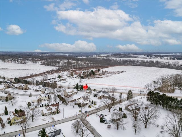 202 Holyoke Rd, Center Twp, PA 16001