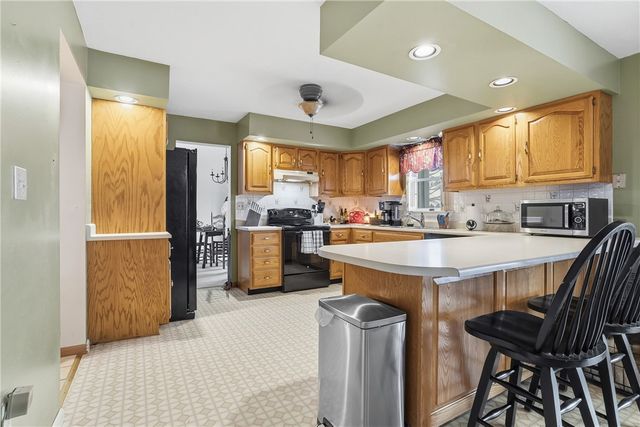 202 Holyoke Rd, Center Twp, PA 16001