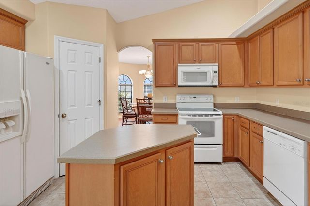 1010 VINDALE ROAD, Tavares, FL 32778