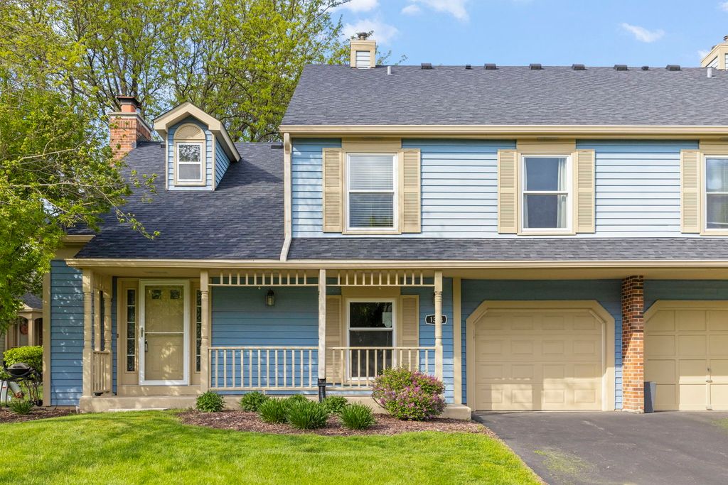 Image 1 of property listing at 1353 Queensgreen Circle 1502, Naperville, IL 60563