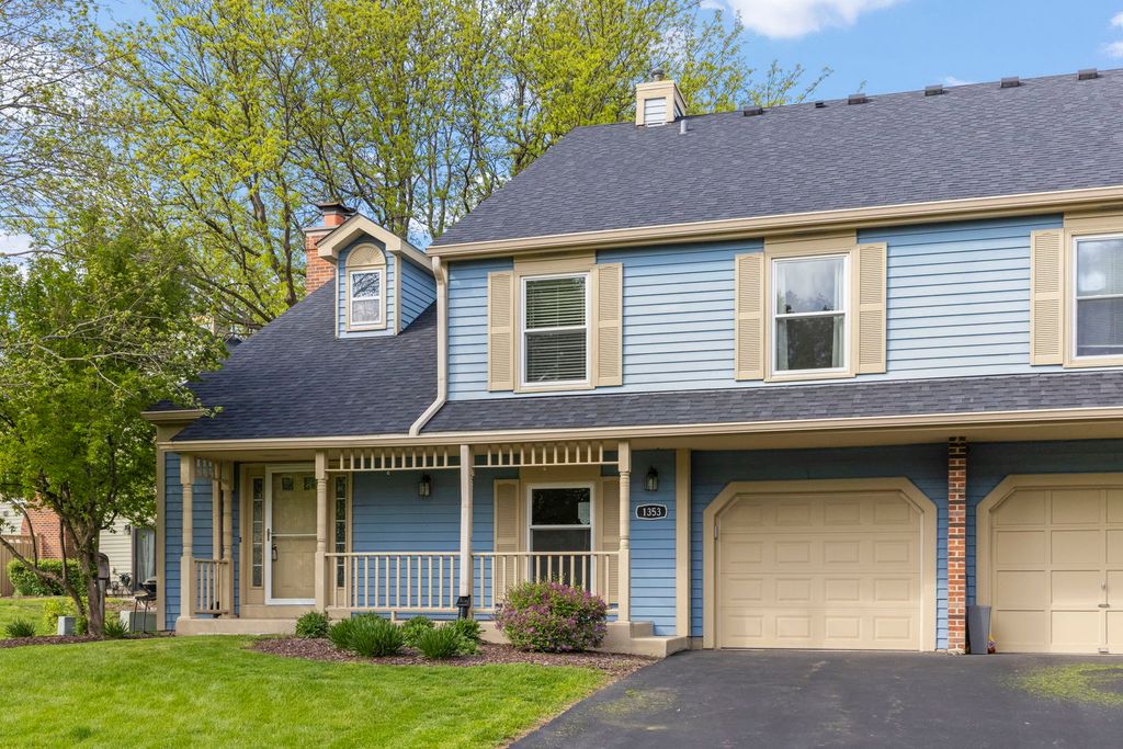 Image 2 of property listing at 1353 Queensgreen Circle 1502, Naperville, IL 60563