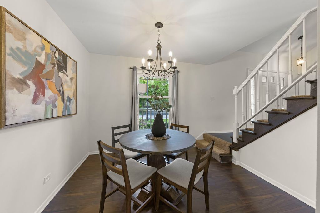 Image 11 of property listing at 1353 Queensgreen Circle 1502, Naperville, IL 60563