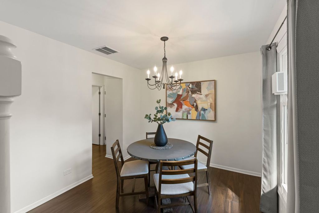 Image 12 of property listing at 1353 Queensgreen Circle 1502, Naperville, IL 60563