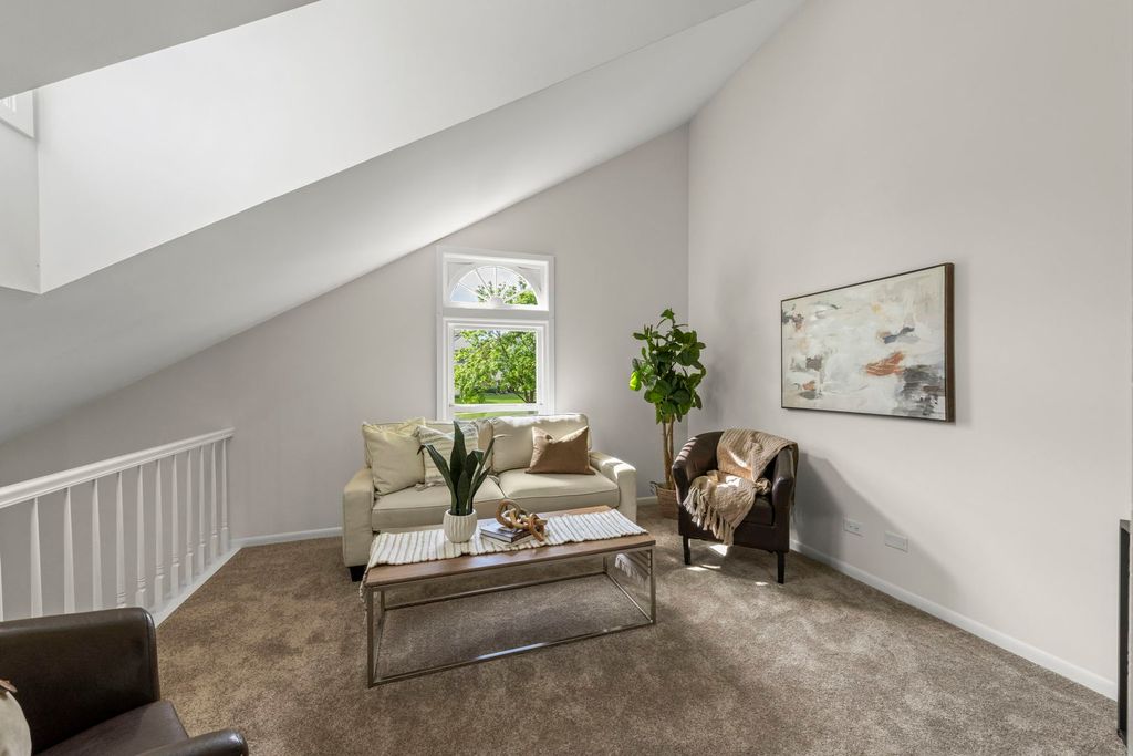 Image 14 of property listing at 1353 Queensgreen Circle 1502, Naperville, IL 60563
