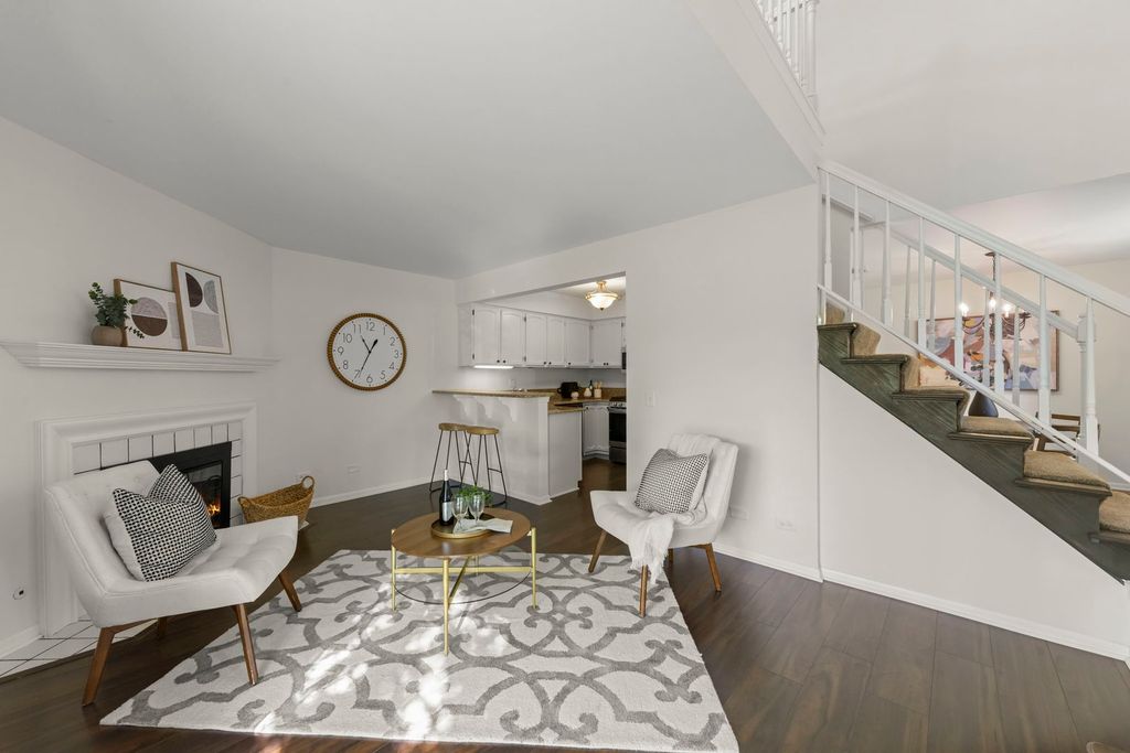 Image 6 of property listing at 1353 Queensgreen Circle 1502, Naperville, IL 60563