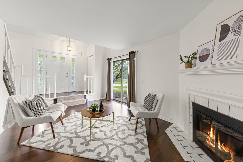 Image 7 of property listing at 1353 Queensgreen Circle 1502, Naperville, IL 60563