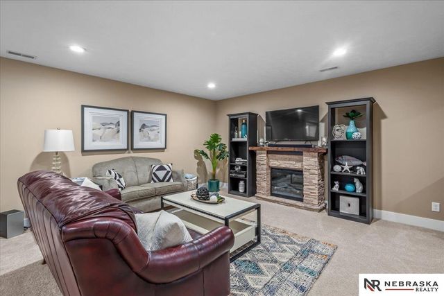 9920 S 73rd Street, Lincoln, NE 68516