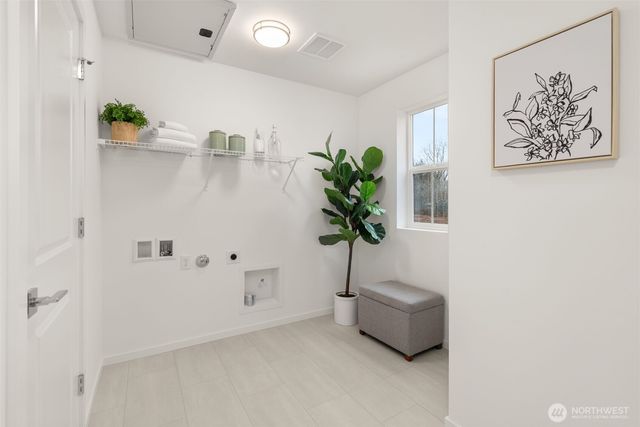 3301 219th Avenue E, Lake Tapps, WA 98391