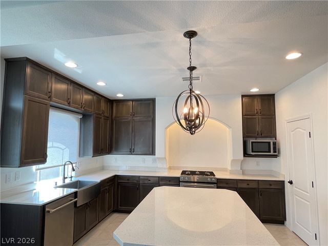 7008 Steele Canyon Street, Las Vegas, NV 89118