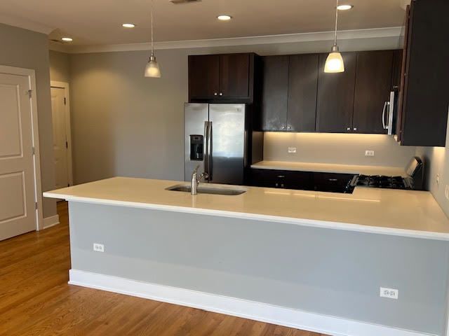 4812 W Montrose Avenue 201, Chicago, IL 60641