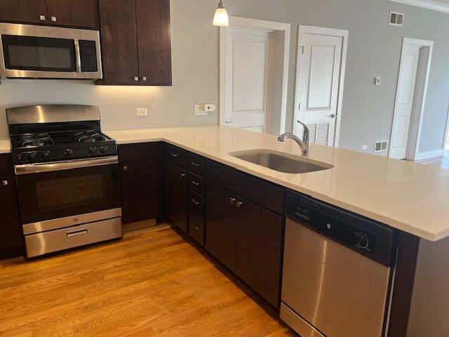 4812 W Montrose Avenue 201, Chicago, IL 60641