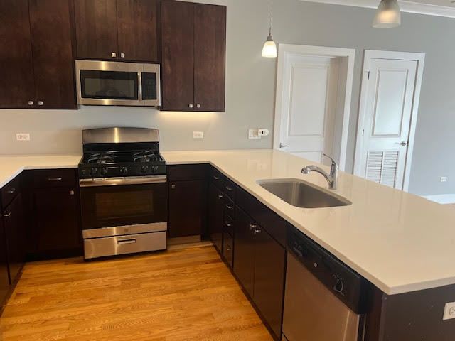 4812 W Montrose Avenue 201, Chicago, IL 60641